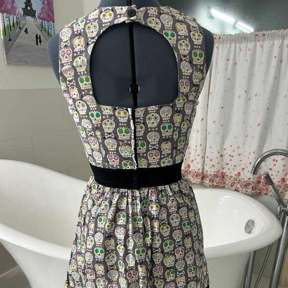 Folter Skull Dress Size Medium - Picture 2 of 4